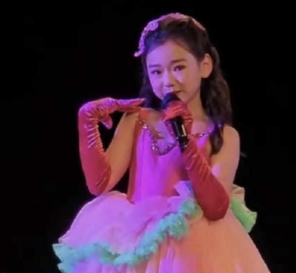 董璇，太骄傲了！

7月18日，董璇今天估计特别开心，因为女儿小酒窝在中韩国际声