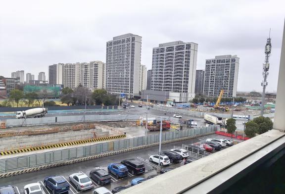 13号线西延伸｜前湾公园站 2.6
稳步推进 期待年底开通
	
华漕 虹桥前湾 