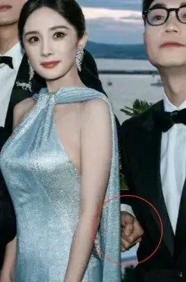 李现的手真是“倔强的小强”！ ​​​
