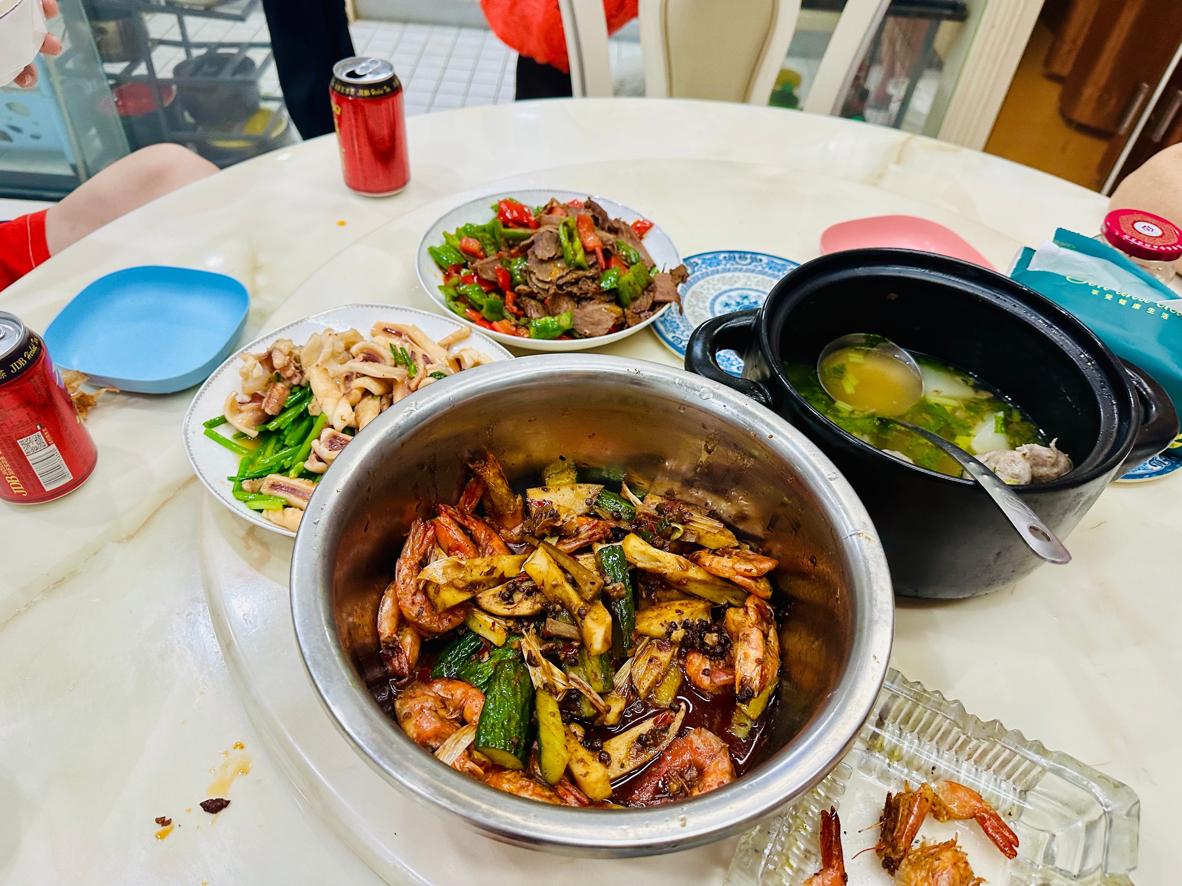 #张大仙[超话]#  回家啦，跟爸妈弟妹吃饭[爱你]想你们呀 ​​​