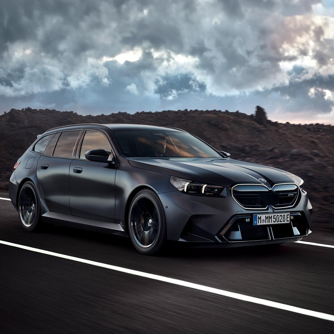 来一组全新宝马M5旅行版#全新bmwm5##高转青年# ​​​