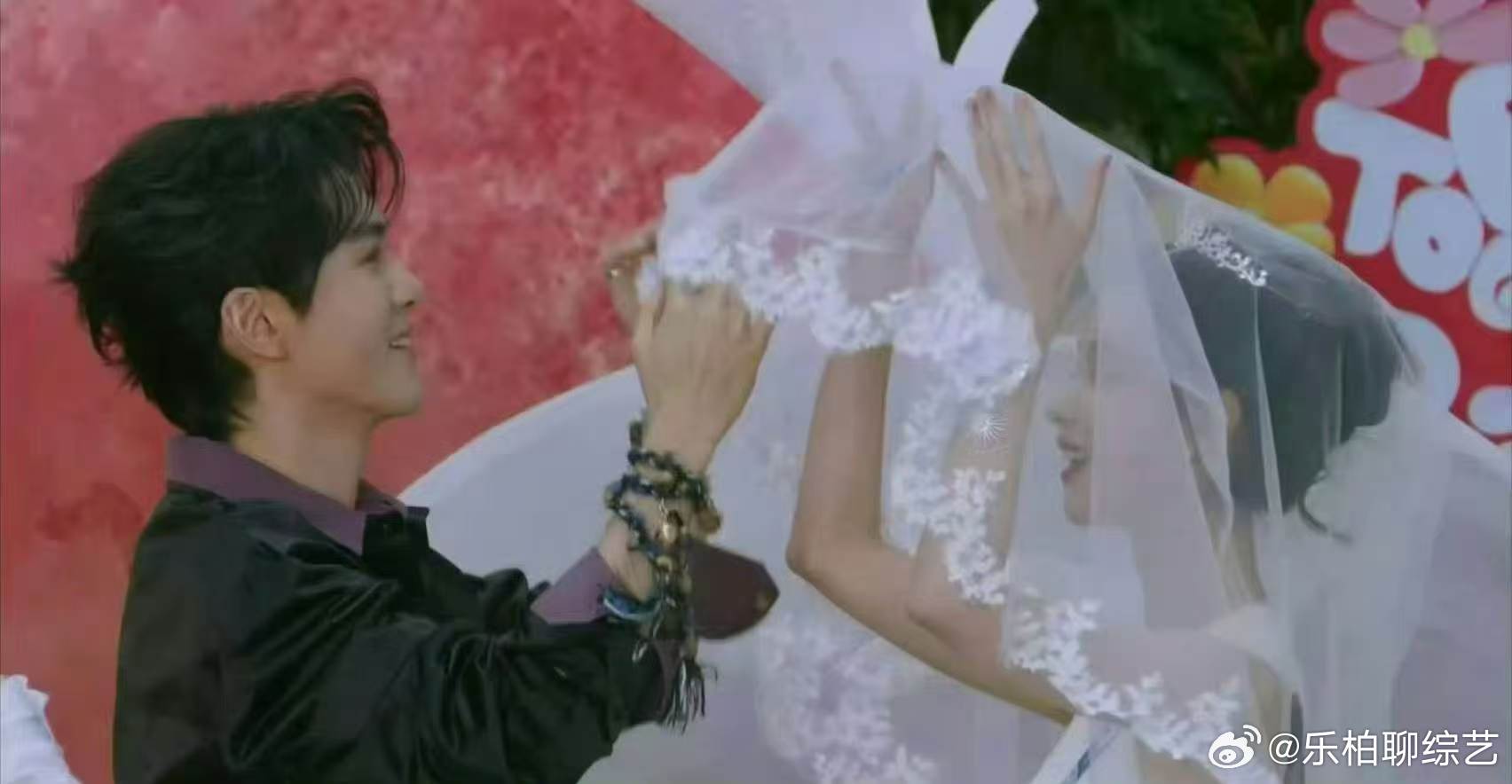 曾舜晞陈都灵婚纱剧宣曾舜晞和陈都灵头纱互动 月鳞绮纪直播曾舜晞陈都灵婚纱剧宣，真