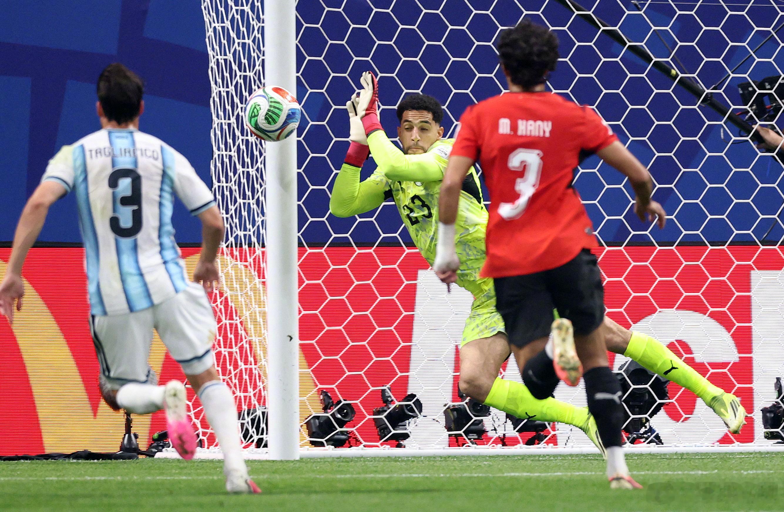 【梅西主罚的任意球击中门柱弹出！】阿根廷vs埃及世界杯