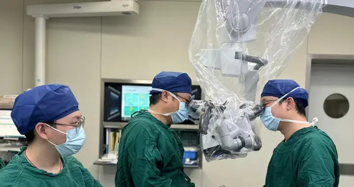 凶险肿瘤从脑干长至脊髓协和专家勇闯手术禁区精准“拆弹”，打通生命中枢