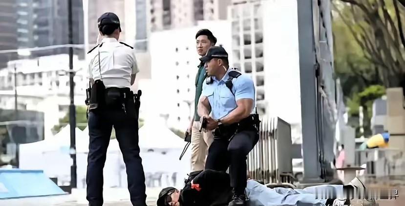 今天上午10点发生在香港的一个惊天动地的大事件！一个52岁的美籍韩裔工程师，因为