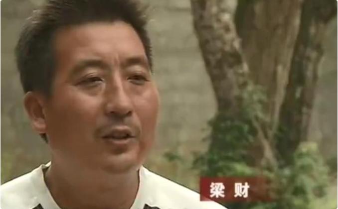 上交国家有奖励！2013年，江西男子在河边意外发现天价宝贝，他耗巨资，出动三台挖