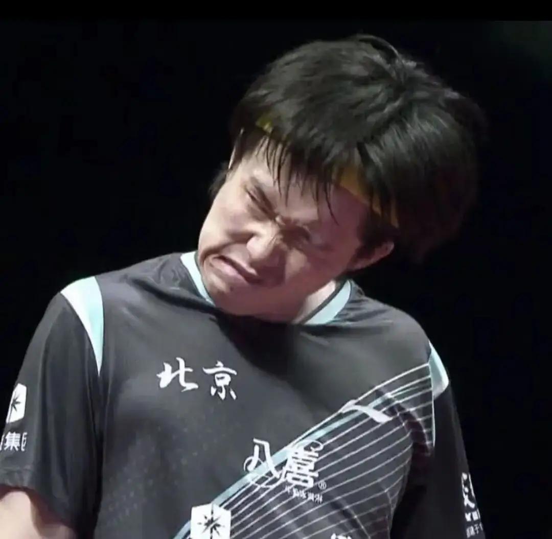 大头被东哥的非常规球打得表情超痛苦。
        其实昨天大头打得已经很不错