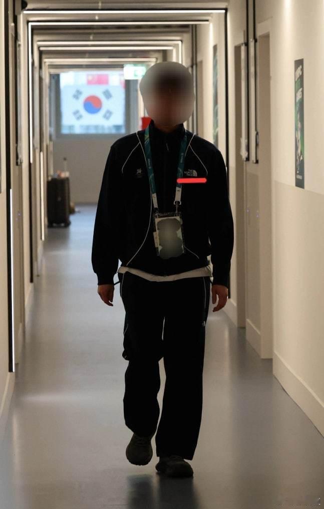 冬奥会韩媒曝工作人员在冬奥会遭冷遇韩媒开始“哭闹”了。没领到制服，吃饭还要自费…