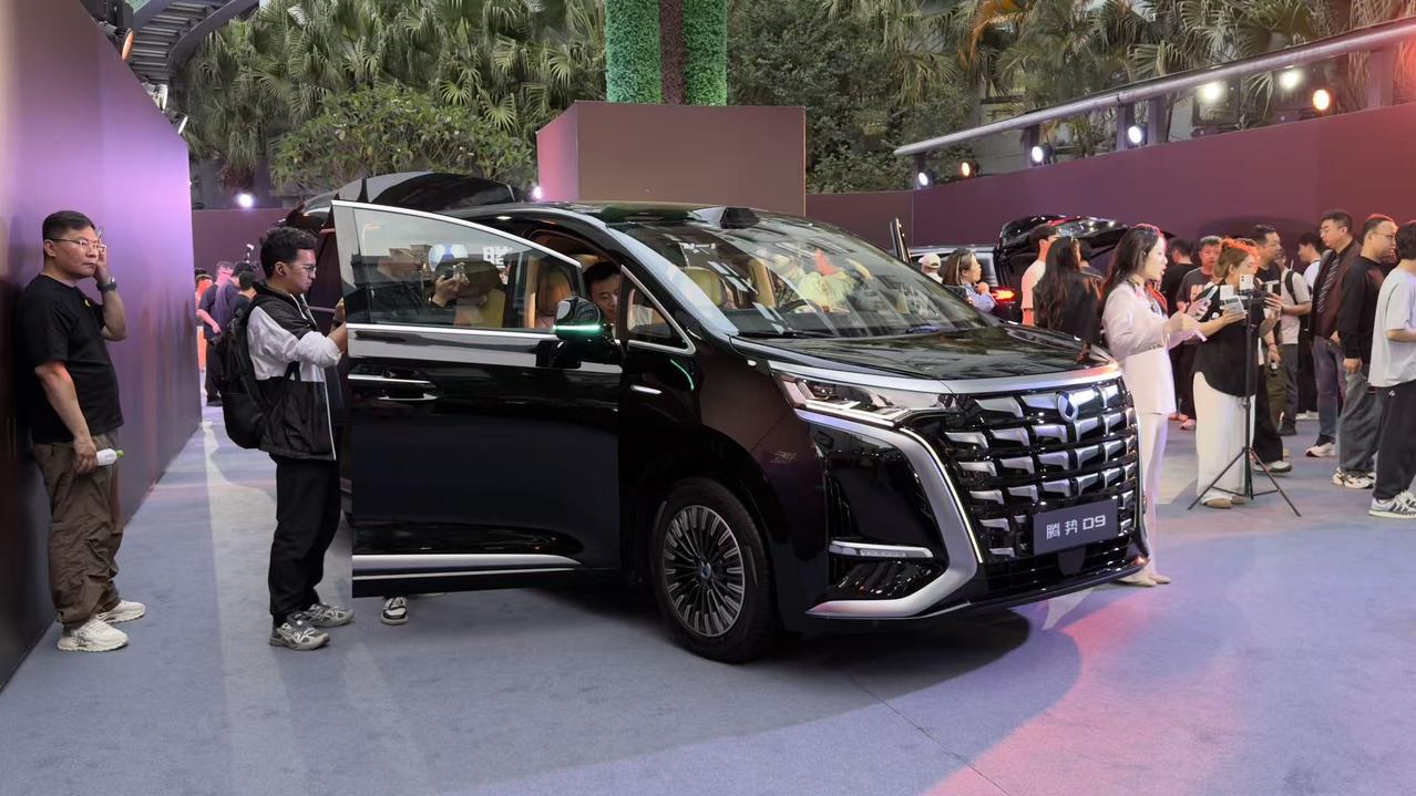 第二代腾势D9正式上市 豪华出行的新追求

看再多测评视频，都赶不上亲身体验，昨