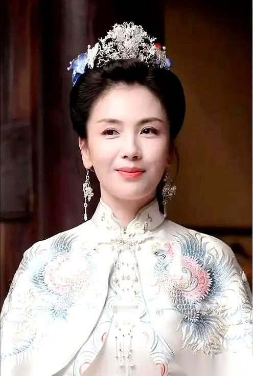 我这么说吧，这两天刷到刘涛在湄洲岛那个妈祖诞辰的图，第一反应就是：赶紧的，把给她