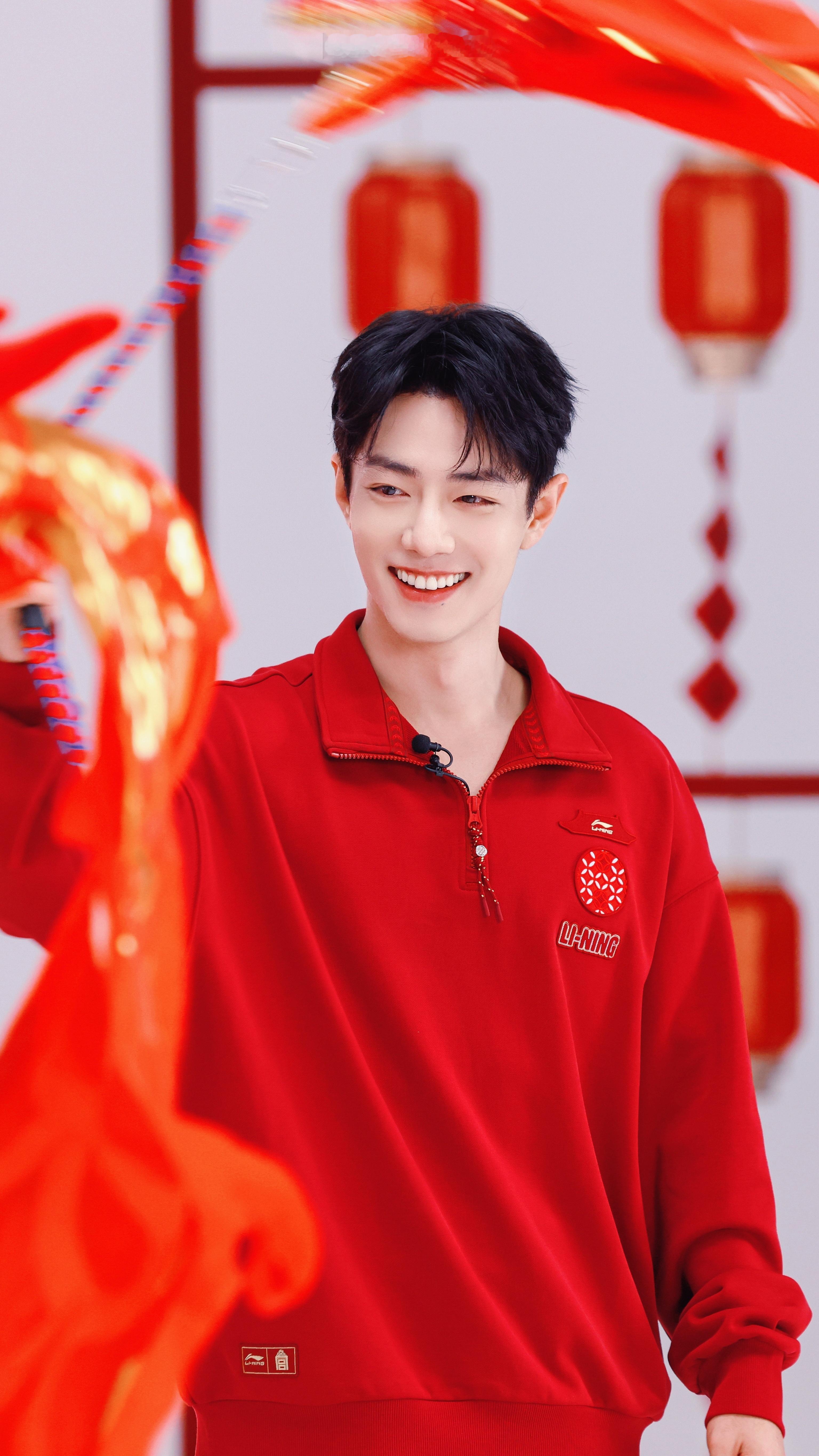 肖战直播 肖战和红色太配啦，红红火火过大年🔥🔥🔥 