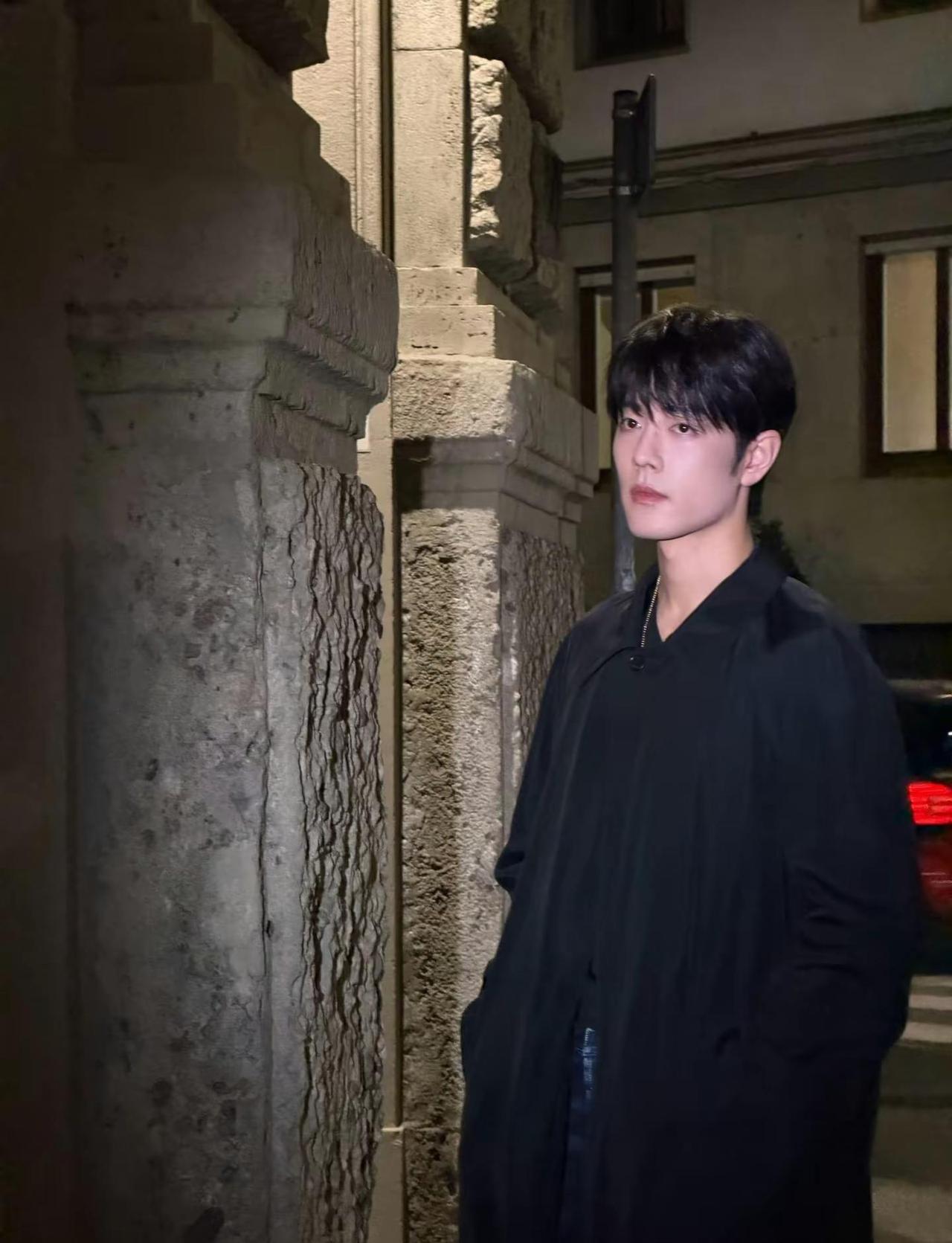 天真以为是他的独特品味        你像天外来物一样求之不得