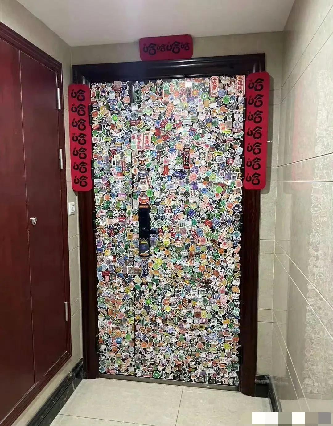 新来的邻居是一对00后小夫妻
她们“先发制人”的方法，一夜之间就轰动了整个小区，