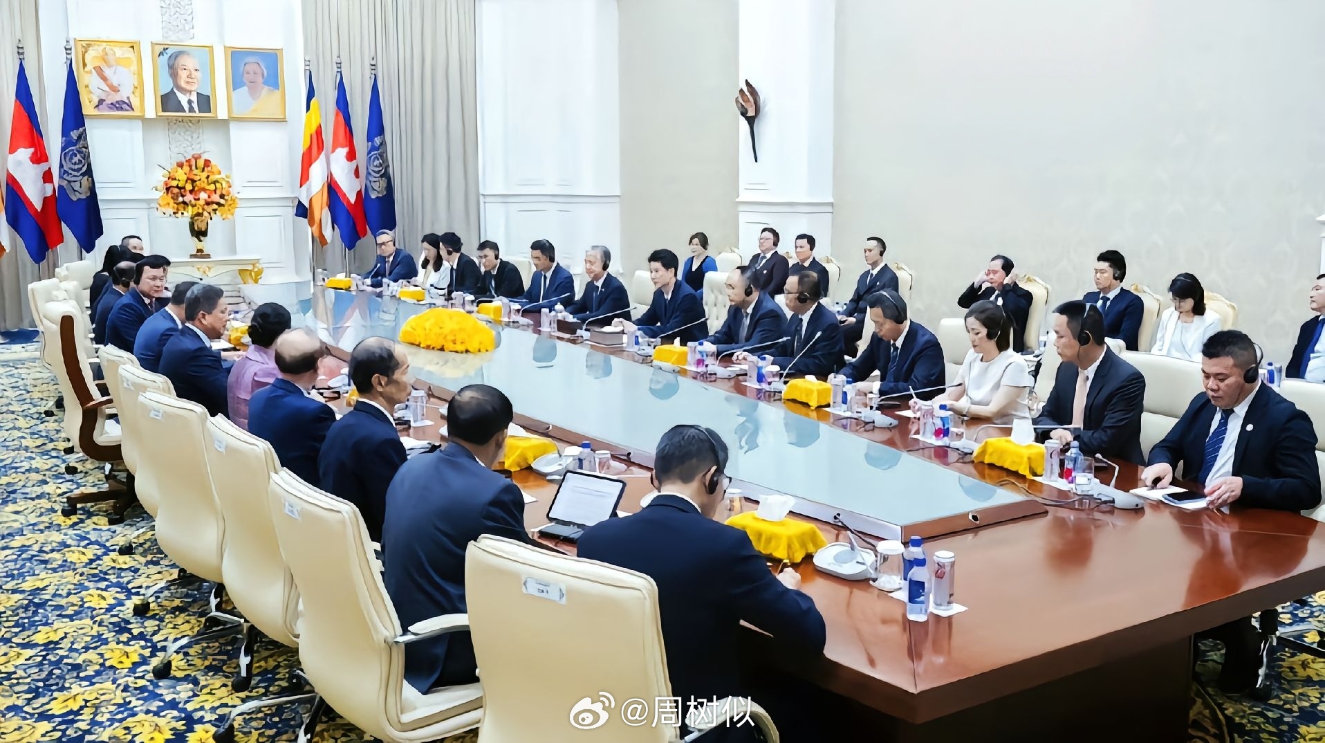 汪文斌大使与汕头市委书记带领的9家汕头企业代表团同洪玛奈会面。 ​​​