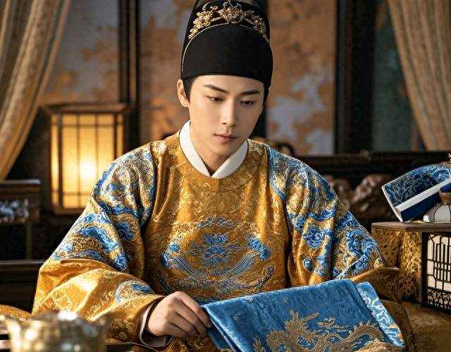 1. 皇帝龙袍被偷去擦桌子？宋徽宗笑赏银子，结局太意外