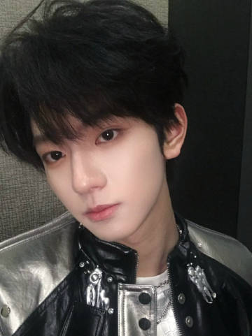 穆祉丞恭喜安东内利夺冠 穆祉丞高会更新祝福动态，恭喜安东内利斩获冠军，热爱永不落