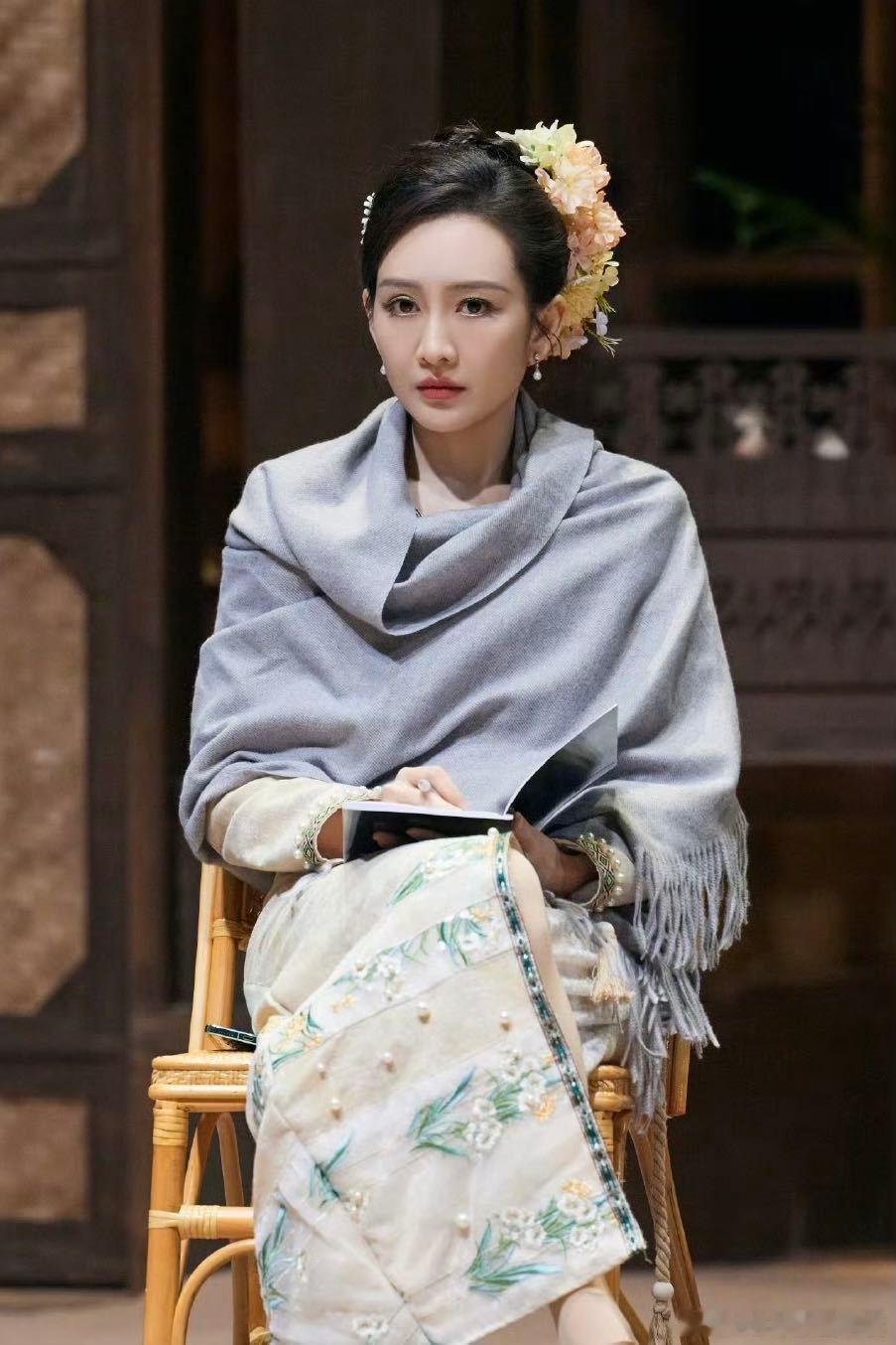 何炅王鸥嗑糖界的福尔摩斯 李厨郎对昕巫女一见钟情这事，本来挺隐晦的。结果被何炅王