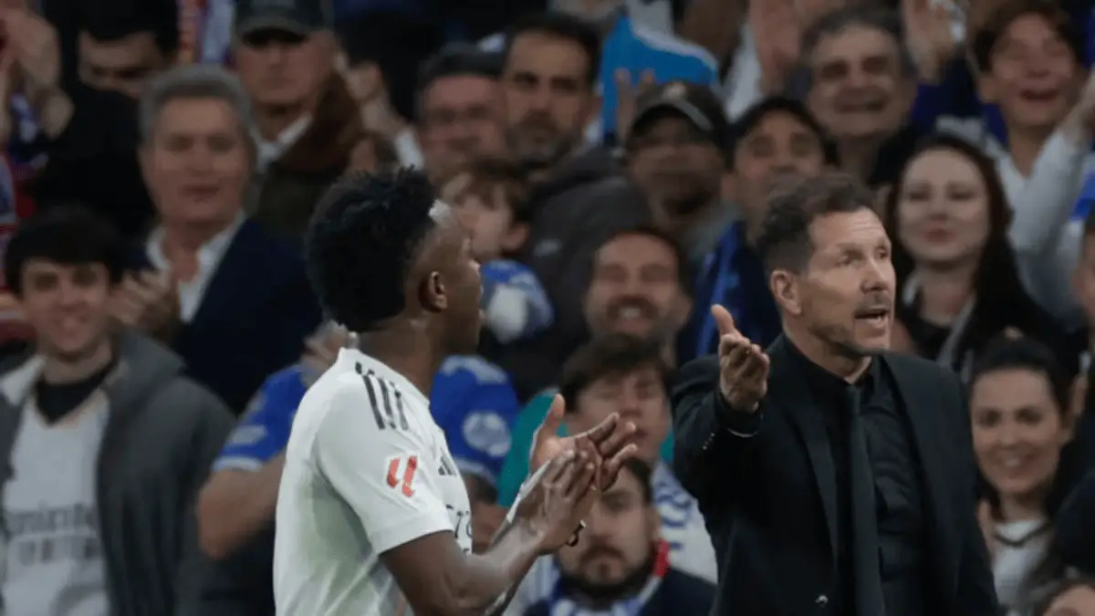 【“我只想好好踢球”】第几次了？维尼修斯离场时挑衅西蒙尼，西蒙尼随后将此事告知第