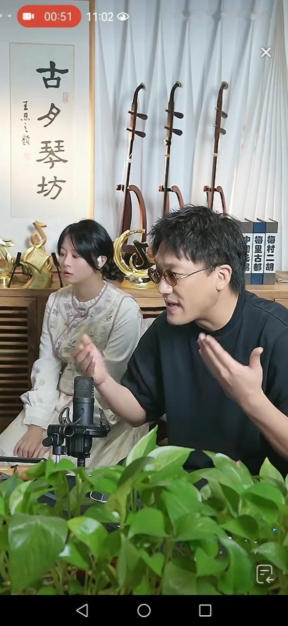 实力从不惧流言！二饼胡拉强势回归，人气榜登顶打脸一众唱衰声
 
最近网上一直有不