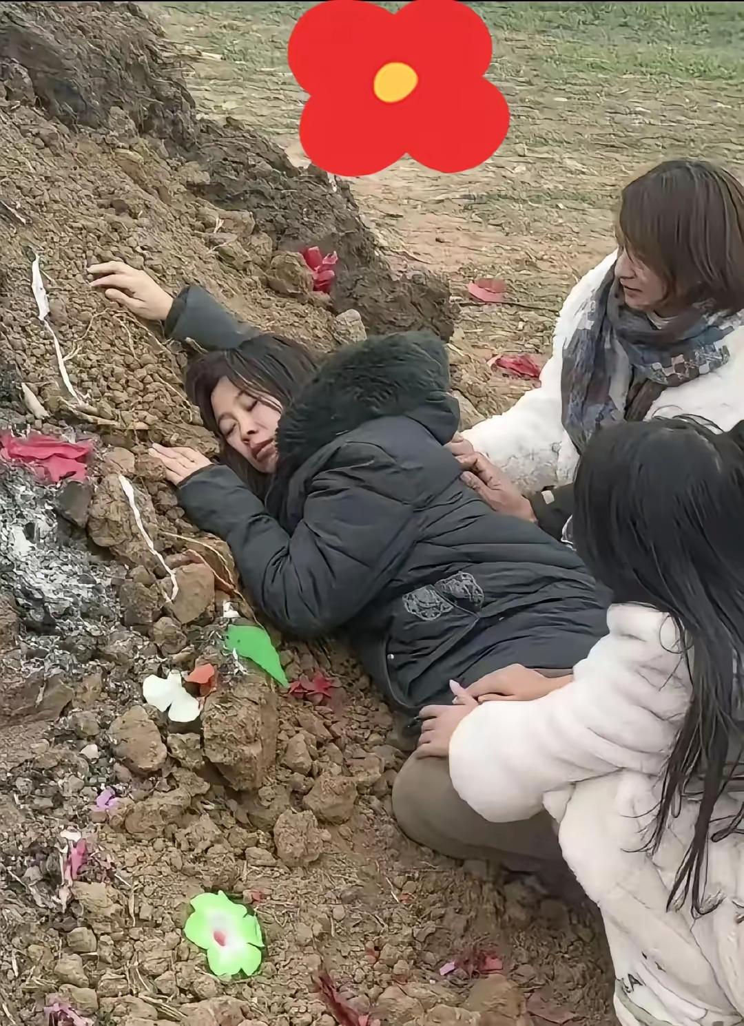 清明节，中年女子领着儿子去给丈夫上坟，因伤心过度趴在坟上不省人事再也没有醒来，医