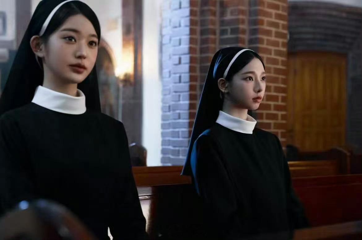 张元英柳智敏圣诞大片合照张元英柳智敏圣诞广告合照 张元英柳智敏圣诞大片合照，美的