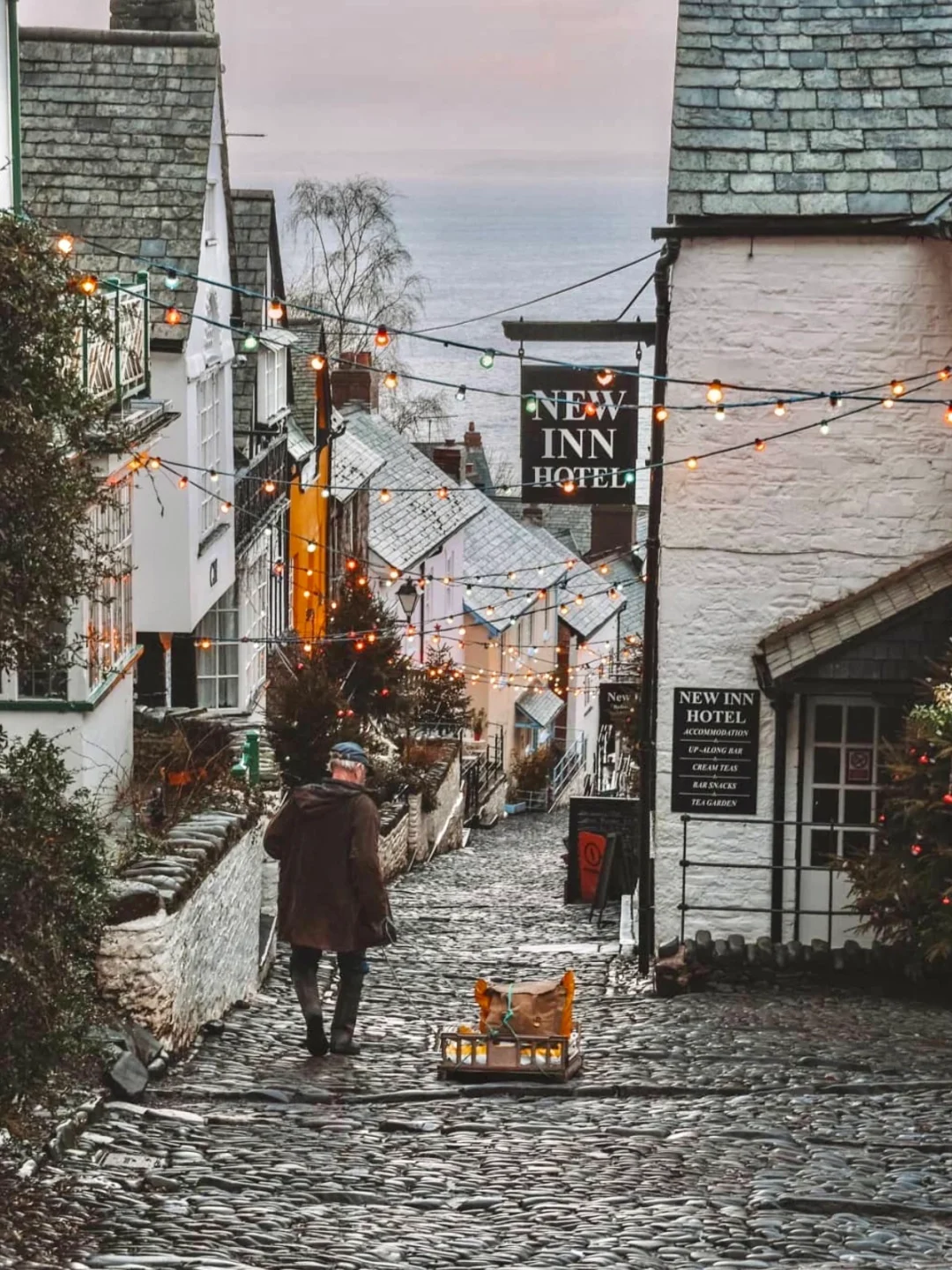 英国古老渔村小镇🇬🇧鹅卵石小路通往大海