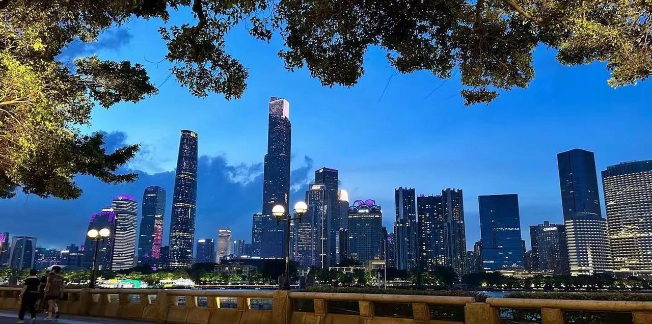 广东 广州塔 球星合影