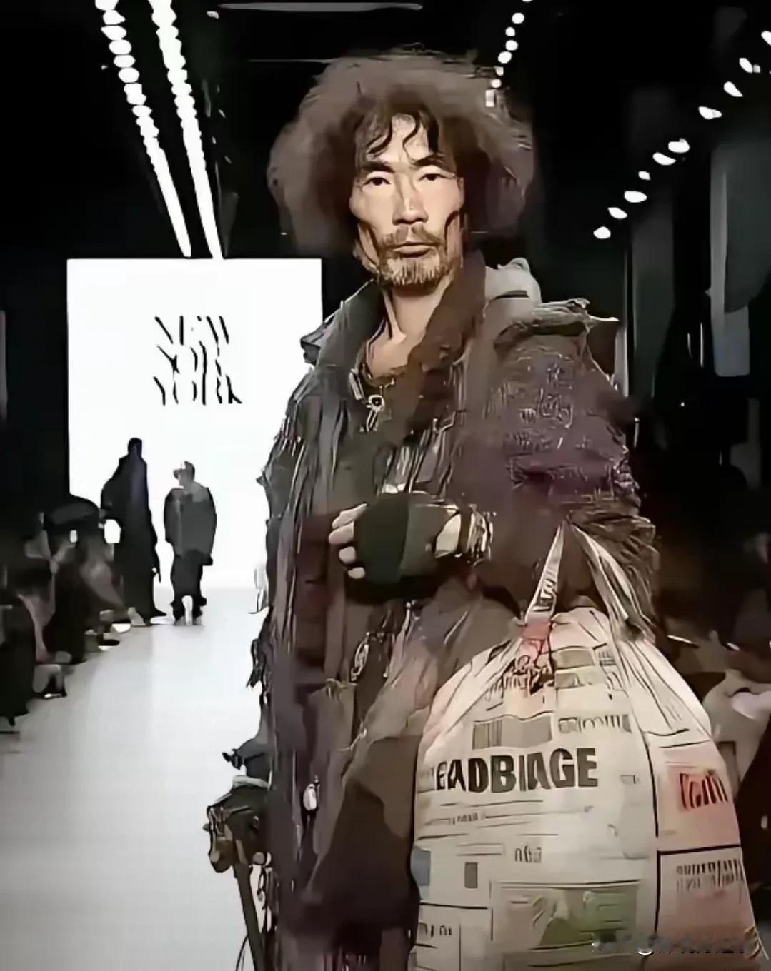 巴黎世家，用心险恶，我们要认清他的真实面！
有没有发现，巴黎世家平面广告，立体模