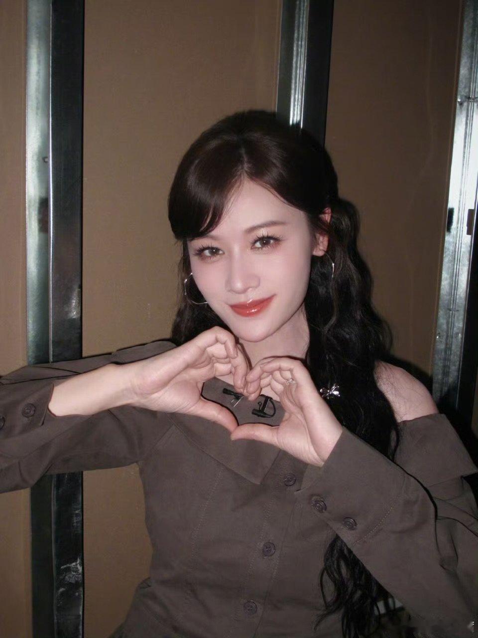 叶一茜直播神仙嗓音！叶一茜直播演唱最长的电影太好听，温柔共情拉满，求求安排单独舞