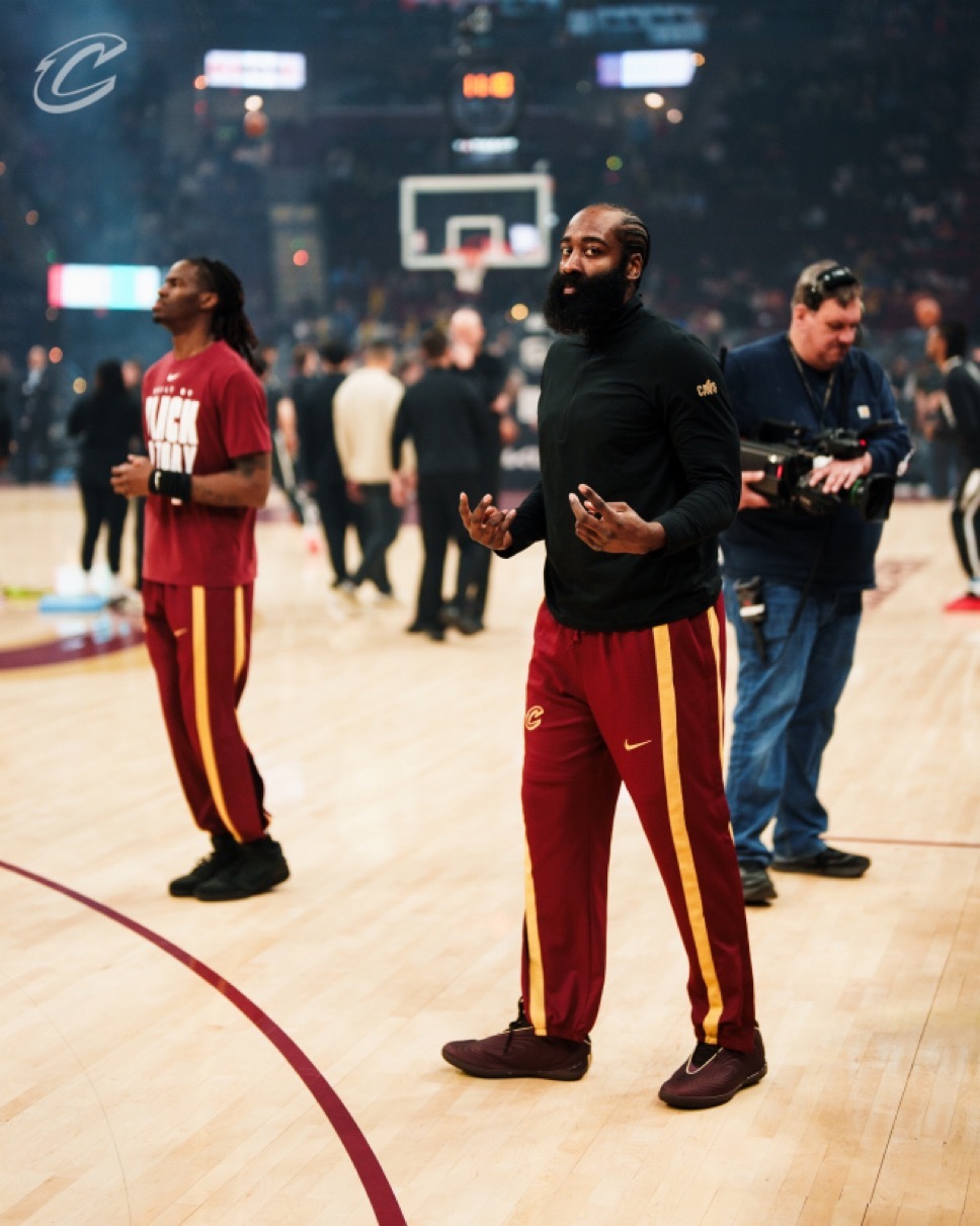 蒂格表示哈登是历史前五得分后卫。“你们知道为什么吗？没几个二号位能随时顶上去打控