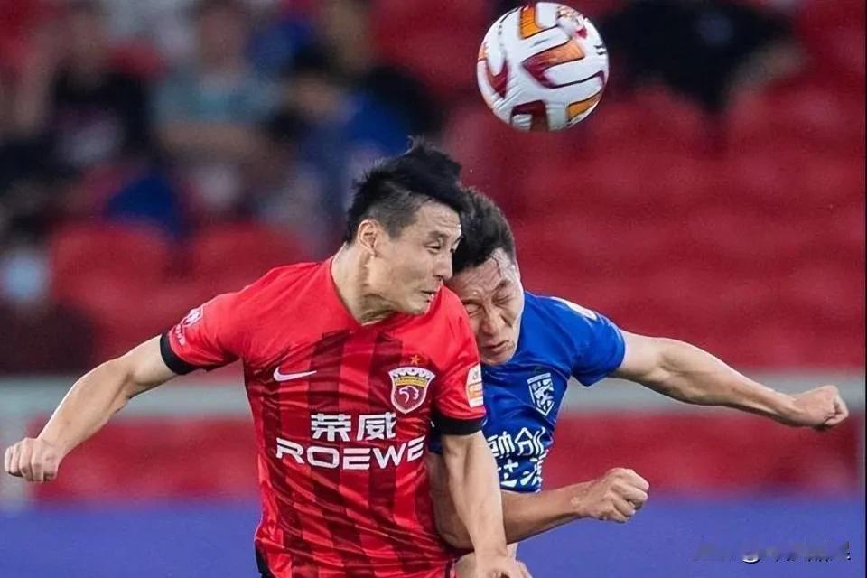 卫冕冠军上海海港今晚在主场以3：1逆转战胜武汉三镇得，取得中超联赛新赛季开门红。