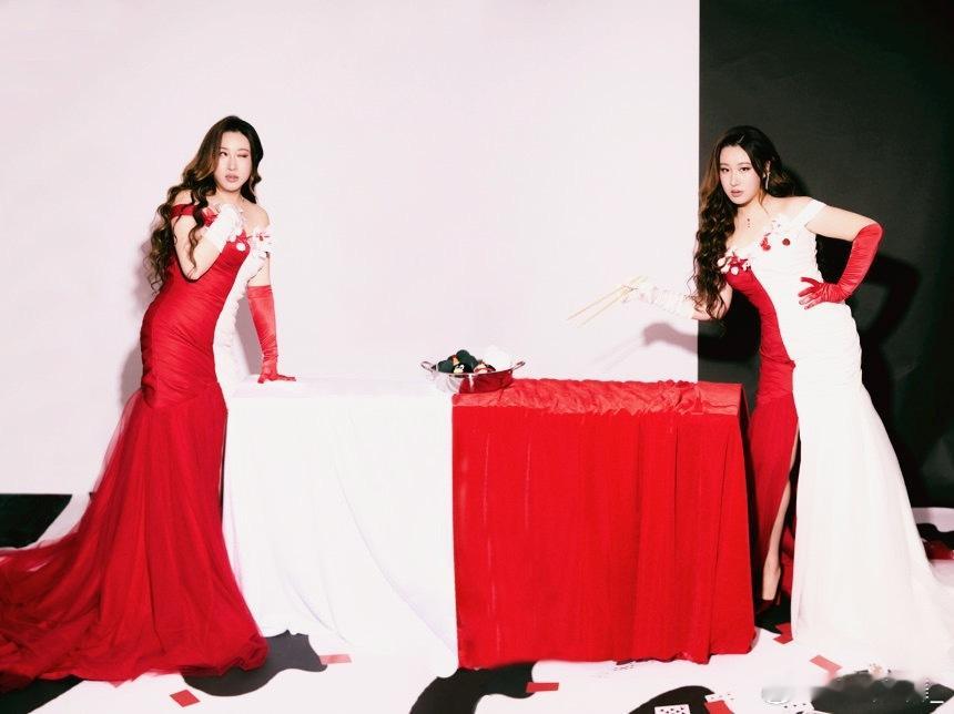 锤娜丽莎今天加麻加辣锤娜丽莎直接把鸳鸯锅焊在身上，红汤热辣撞白汤鲜香，视觉冲击力