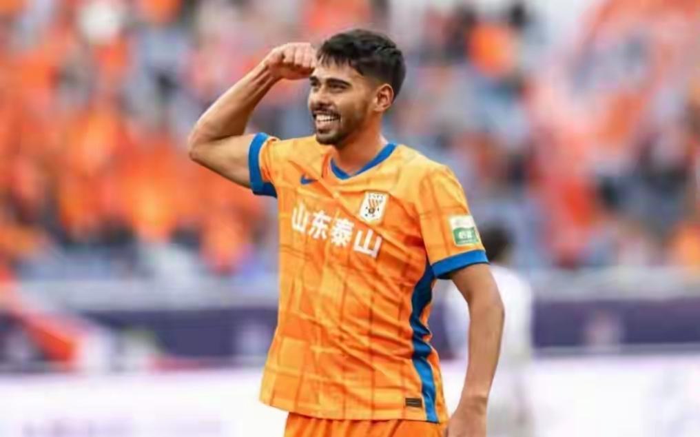 山东泰山新赛季阵容曝光！黑人中卫备受期待！
近日足球媒体人徐江在其个人社媒发了一