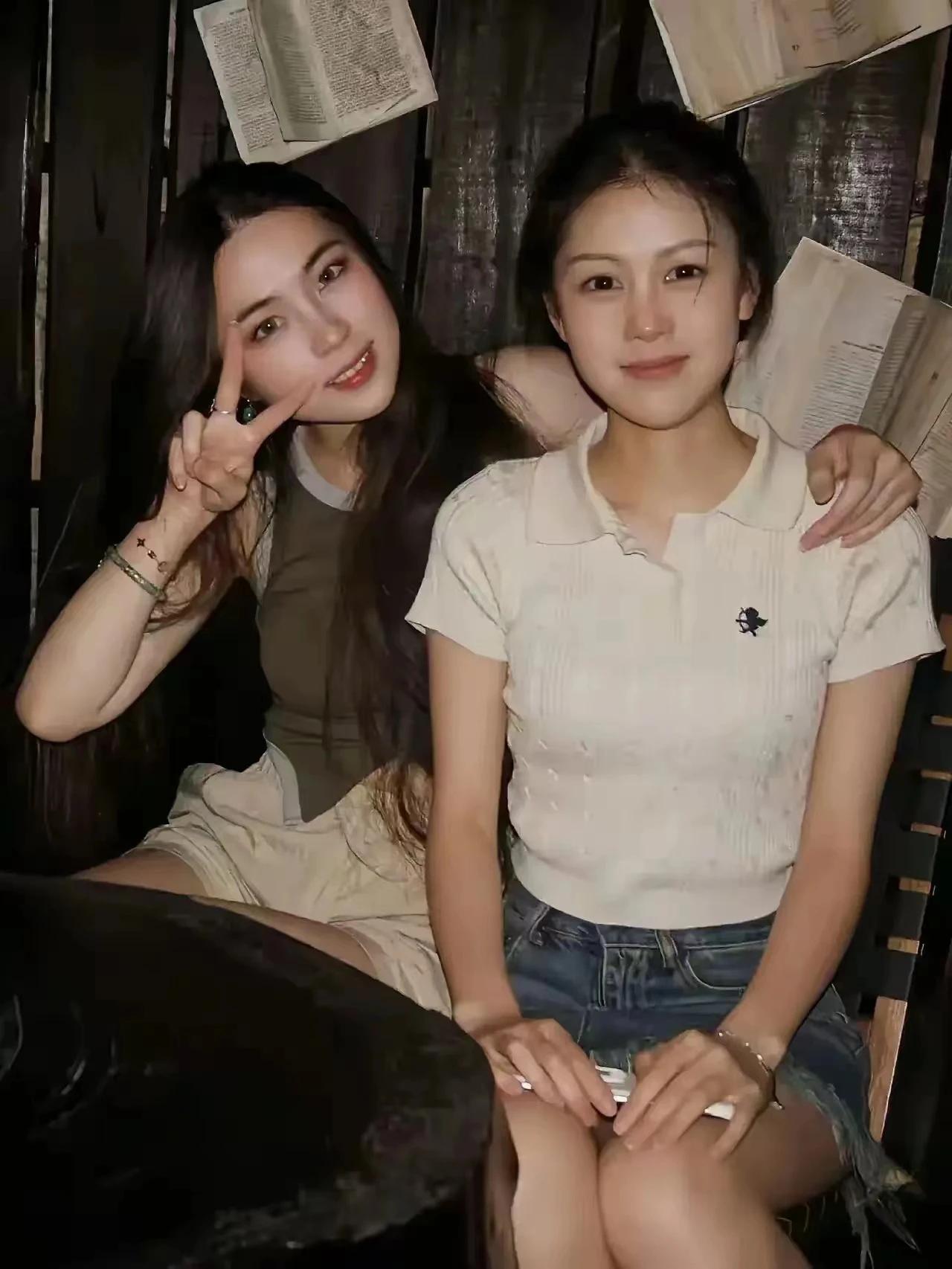 美景美人，不容错过佳人如画，美景如诗，岂能错失？美人如花，娇艳欲滴，令人心驰神往