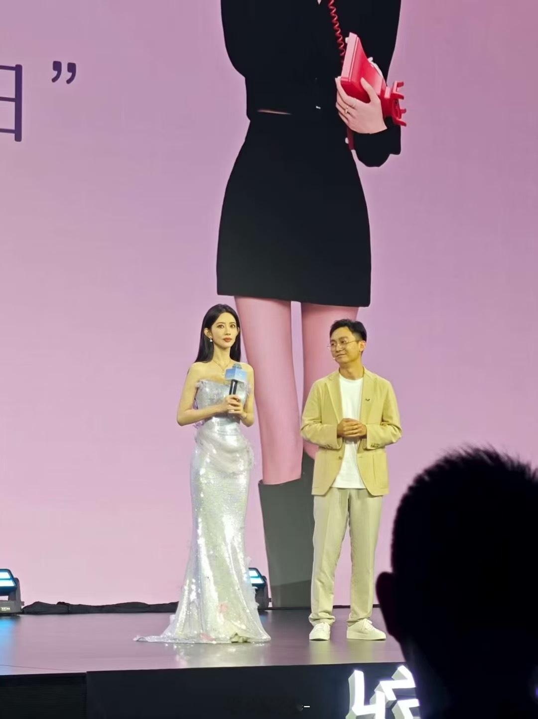 天呐噜！孟子义好瘦哇！！！ ​​​