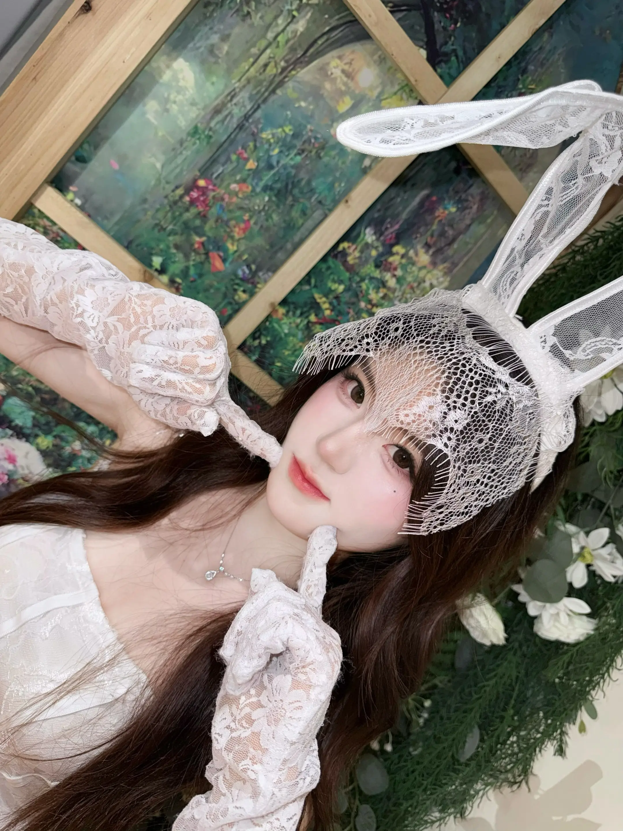 是不是有一天你会突然的出现 笑着对我说好久不见