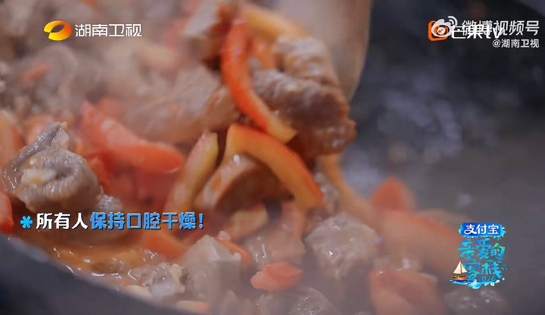 看到他俩一起做饭，嘴角就没下来过，也太治愈了！王鹤棣吴泽林双厨狂喜亲爱的客栈