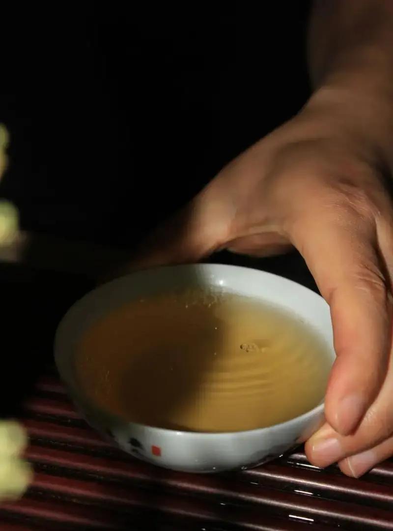 刷到一条高赞笔记，说跟男生相处别急着讲道理，先问一句“你现在感觉怎么样”我看完直