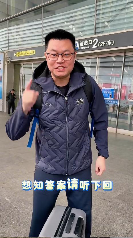 侯老师还是挺厉害的，不少人从讨厌他，变成现在喜欢听他解说，甚至对侯老师路转粉的节