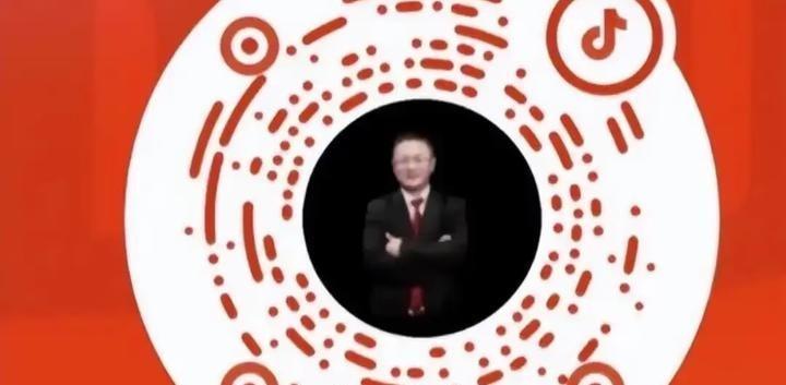 今天在直播间，紫禁引用了一首古诗：“行到水穷处，坐看云起时。”他说行情就像登山，