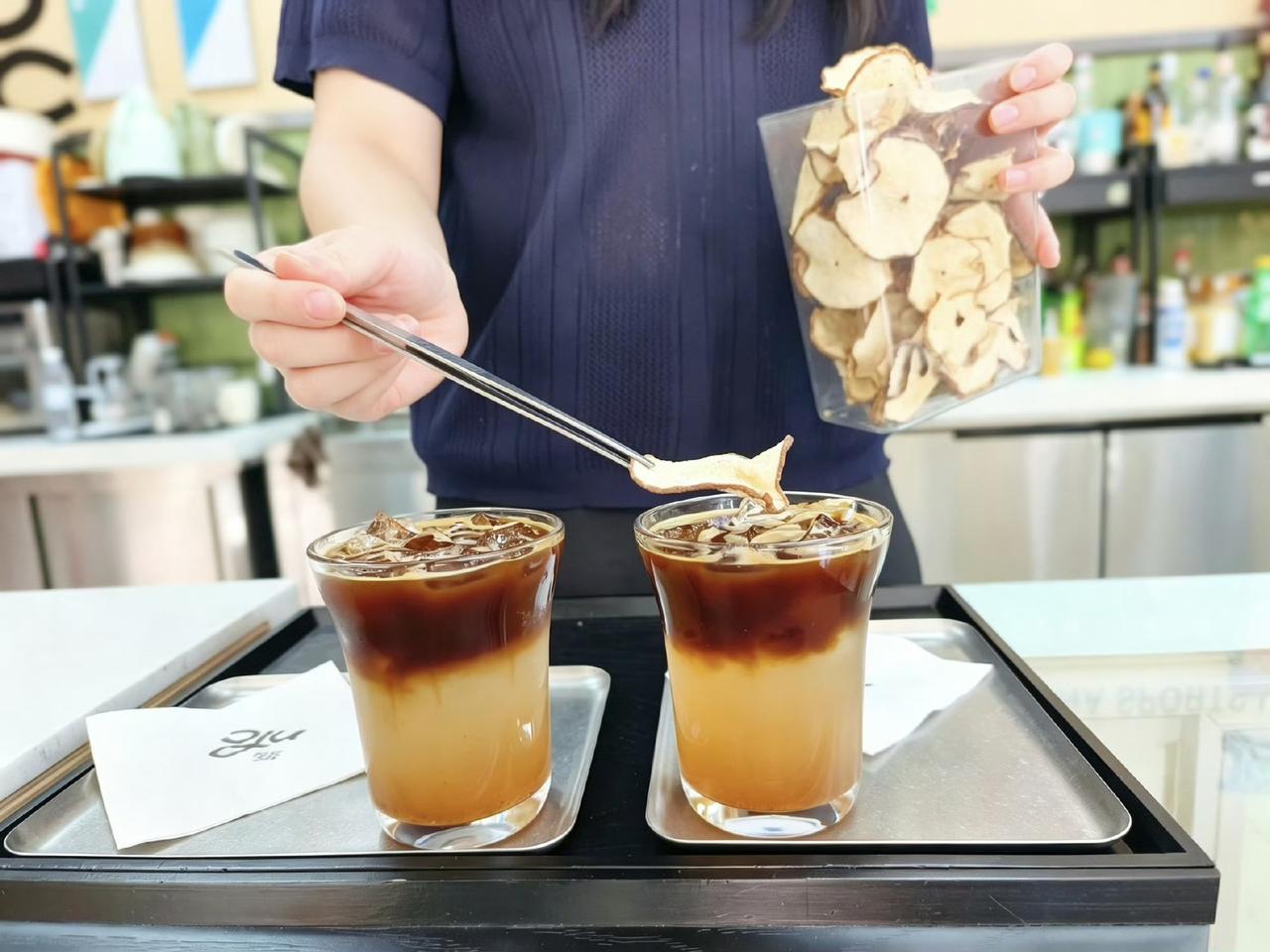 让公益奔赴人群的开店初心

在兰州大众巷经营咖啡店与青旅两年，代销者孙诚心始终有