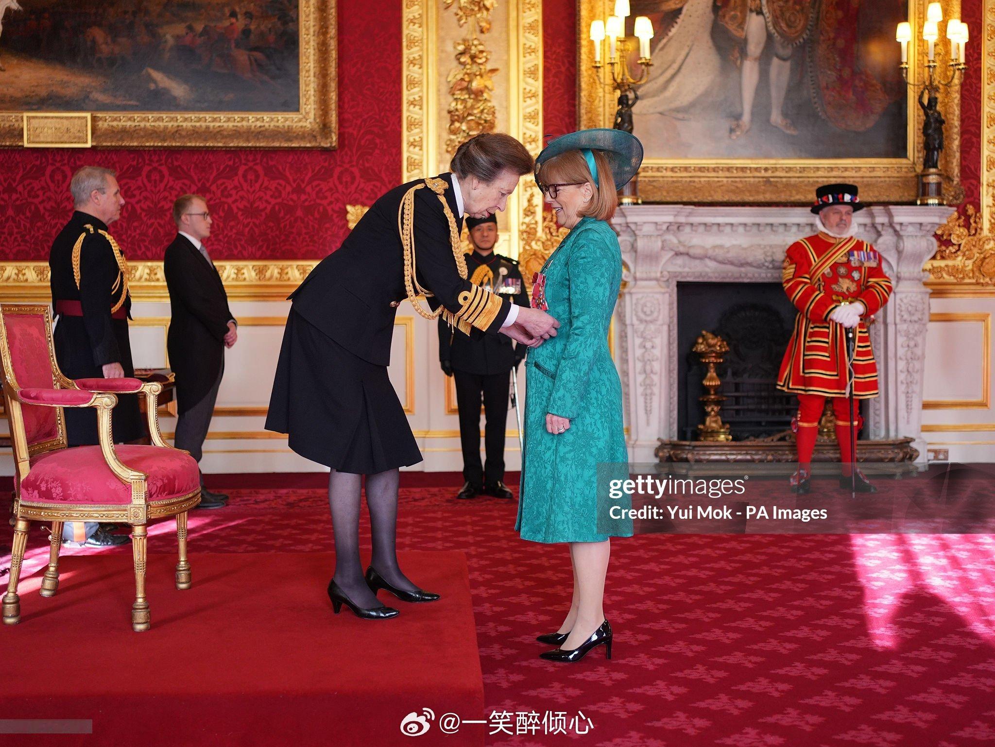 英国王室  2025年12月5日，安妮长公主代表查尔斯三世在伦敦圣詹姆斯宫主持授