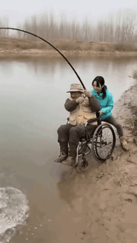 这绝对是钓鱼佬的高光时刻。