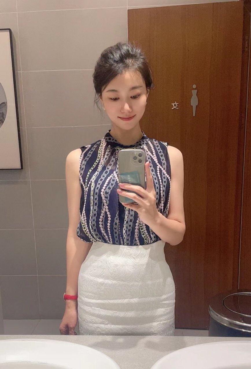 是扎起来好看？还是披着好看？ ​​​