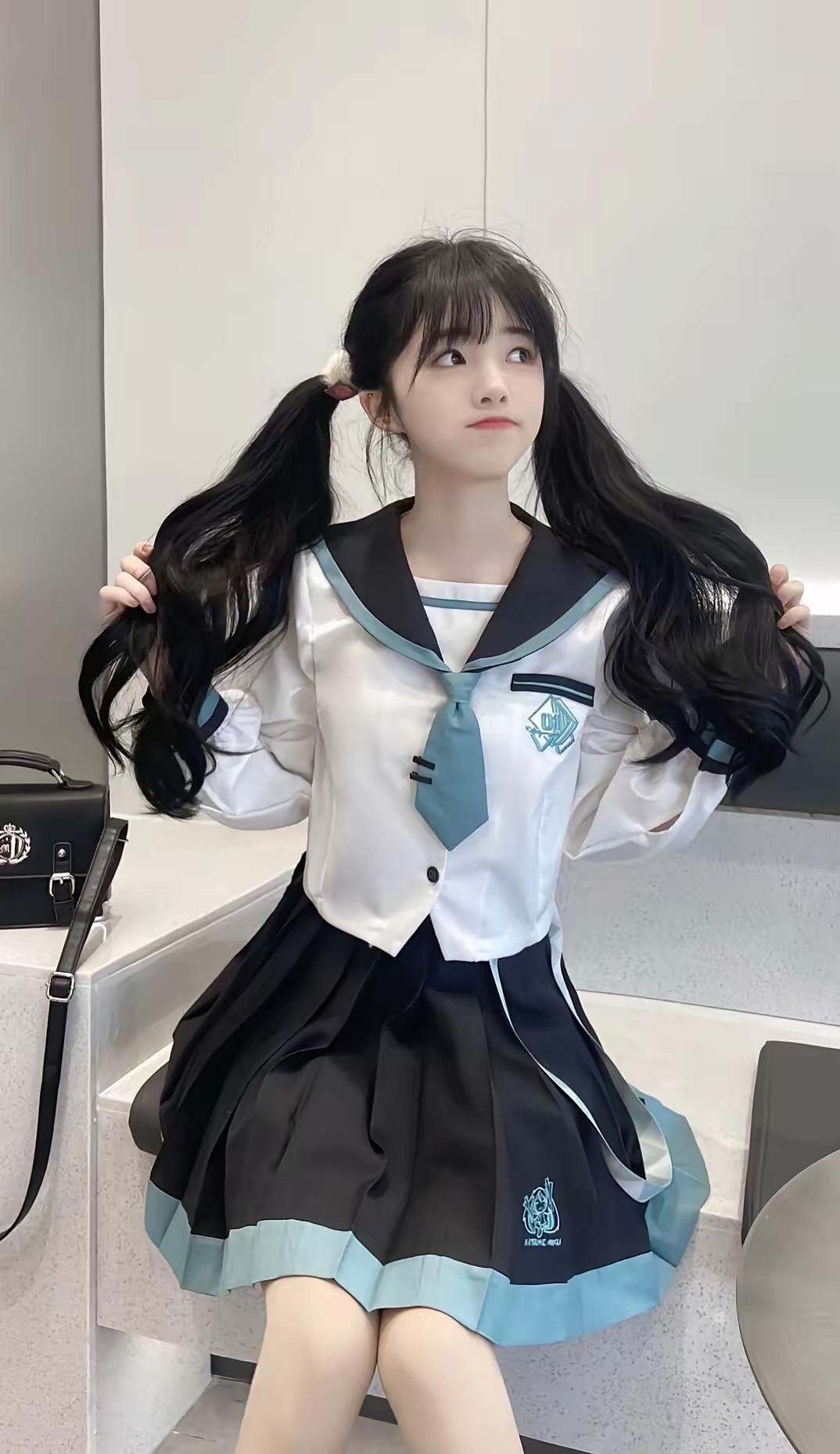 校园风少女穿搭，青春洋溢，甜美可爱！💕📚👸求问什么样的上衣搭配牛仔裤小白鞋