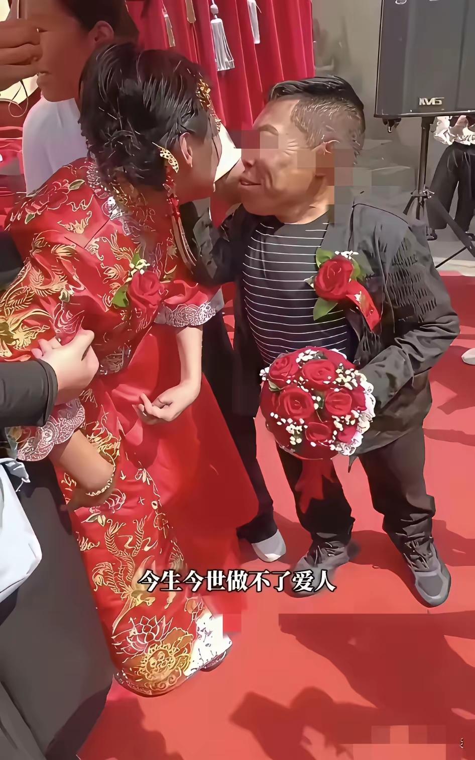 26岁脑瘫姑娘嫁50岁大叔，是父母的“托孤”还是真幸福？
 
前几天刷到一段婚礼