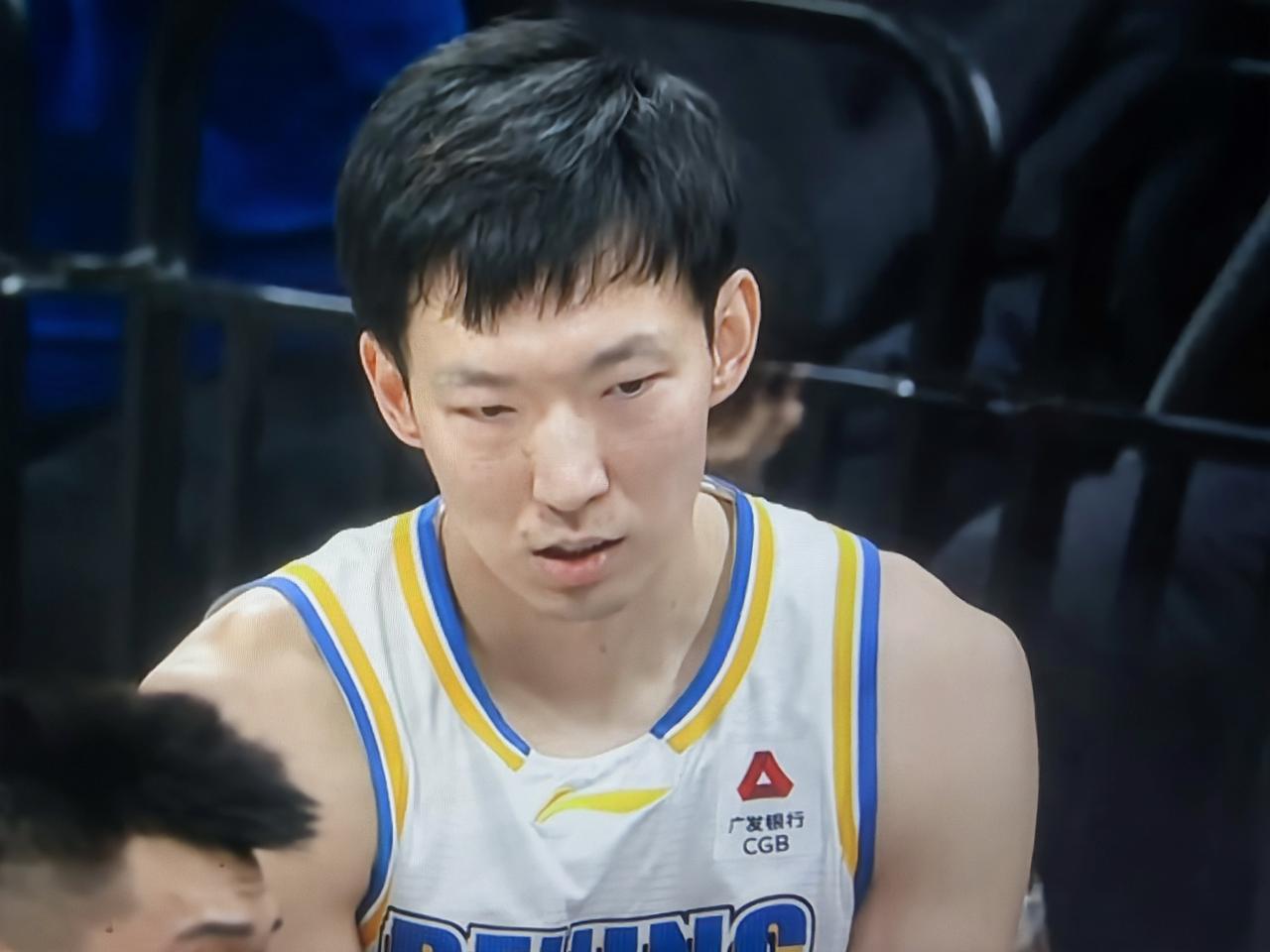 大家猜猜
琦琦在想啥？
……
这是在比赛呢？
正是在发呆、闭目养神享受生活？
这