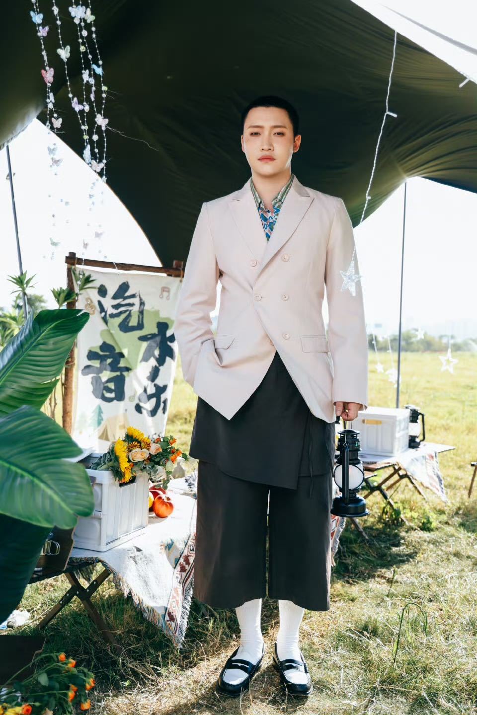 邓典付豪一个结婚一个抢婚魔力歌先生 本来只是看《魔力歌先生》的舞台，结果被邓典付