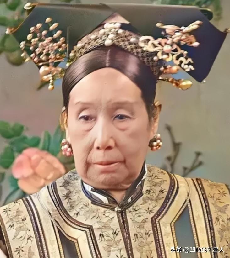 慈禧睡觉有多让人咋舌？一晚上要累坏10几个太监宫女。慈禧每天晚上九点入睡，凌晨3