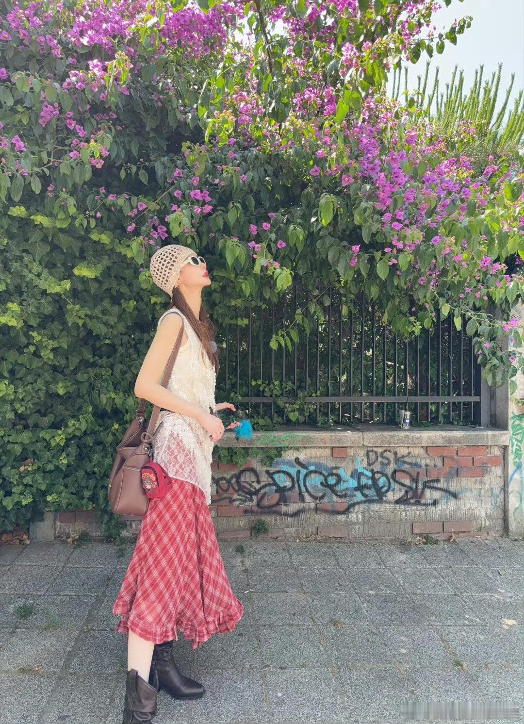 李一桐这次拍了10个G的物料李一桐拍了这么多美照❗可不可以全都发出来了，真的很想